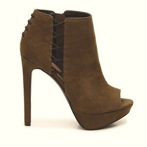 for those who want to buy them they are super beautiful and comfortable